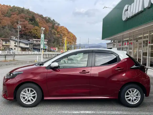 トヨタ ヤリス ハイブリッド G 岐阜県 2020(令2)年 7.3万km ホワイト/センシュアルレッドマイカ ワンオーナー/ディスプレイオーディオ/【Bluetooth】/バックカメラ/ドライブレコーダー/ETC/純正フロアマット/LEDオートライト/クルーズコントロール/横滑り防止装置/レーンキープアシスト/アイドリングストップ/保証書/取扱説明書
