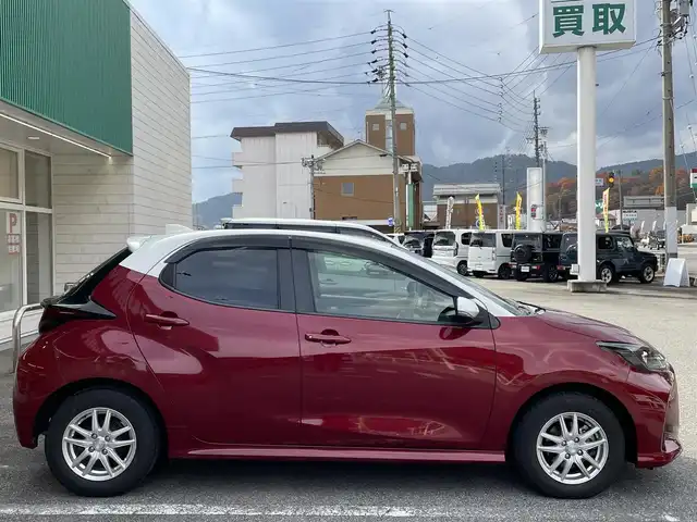 トヨタ ヤリス ハイブリッド G 岐阜県 2020(令2)年 7.3万km ホワイト/センシュアルレッドマイカ ワンオーナー/ディスプレイオーディオ/【Bluetooth】/バックカメラ/ドライブレコーダー/ETC/純正フロアマット/LEDオートライト/クルーズコントロール/横滑り防止装置/レーンキープアシスト/アイドリングストップ/保証書/取扱説明書