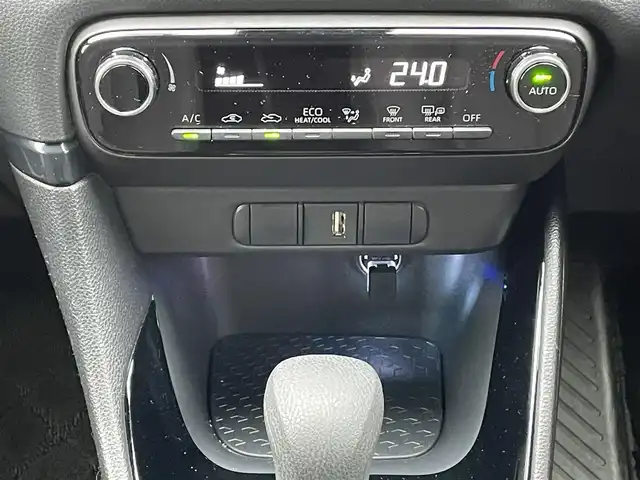 トヨタ ヤリス ハイブリッド G 岐阜県 2020(令2)年 7.3万km ホワイト/センシュアルレッドマイカ ワンオーナー/ディスプレイオーディオ/【Bluetooth】/バックカメラ/ドライブレコーダー/ETC/純正フロアマット/LEDオートライト/クルーズコントロール/横滑り防止装置/レーンキープアシスト/アイドリングストップ/保証書/取扱説明書