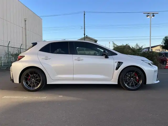 トヨタ ＧＲカローラ RZ 東京都 2024(令6)年 1万km プラチナホワイトパールマイカ 4WD/6MT/純正ナビ/JBLサウンド/バックカメラ/フルセグTV/ETC2.0/前席シートヒーター/ステアリングヒーター/ブラインドスポットモニター/衝突軽減装置/横滑り防止装置/レーンアシスト/リヤクロストラフィックアラート/ロードサインアシスト/LEDライト/フォグライト/純正フロアマット/スマートキー