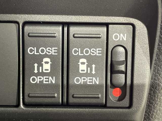 ホンダ フリード ハイブリット e:HEV AIR EX 神奈川県 2025(令7)年 0.1千km メテオロイドグレーメタリック 登録済未使用車/純正9型ディスプレイオーディオ【LXM-242ZFNI】/ホンダコネクトナビ/フルセグ　Bluetooth　AM FM　USB　iPod/両側電動スライドドア【サンシェード】/ホンダセンシング/CMBS衝突軽減ブレーキ/誤発進抑制機能/急アクセル抑制機能/路外逸脱抑制機能/アダブティブクルーズコントロール/LKAS車線維持支援システム/先行車発進お知らせ機能/標識認識機能/ブラインドスポットインフォメーション/パーキングセンサーシステム/後退出庫サポート/オートハイビーム/革巻きステアリング/前席シートヒーター/ECON/電動パーキングブレーキ/オートブレーキホールド/プッシュスタート/スマートキー/純正15インチアルミホイール/LEDヘッドランプ/オートライト/スペアキー