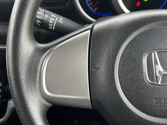 ホンダ Ｎ ＢＯＸ カスタム G 静岡県 2014(平26)年 6.1万km スマートブラック ユーザー買取車両/純正ミュージックサーバー/[AM/FM/CD/USB/AUX]/エンジンスタートボタン/USB入力端子/ベンチシート/横滑り防止装置/片側イージークローザードア/保証書/取扱説明書