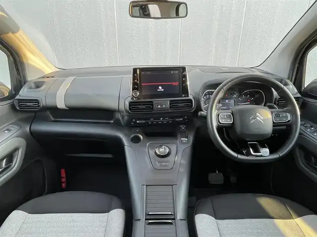 シトロエン シトロエン ベルランゴ エディション ノアール 東京都 2024(令6)年 1.8万km ノアールペルラネラ 純正ディスプレイオーディオ/パノラマルーフ/サイド／バックカメラ/Ａｐｐｌｅ　Ｃａｒ　Ｐｌａｙ/Ａｕｄｏｒｏｉｄｏ　Ａｕｔｏ/アンビエンスライト/レーンキープ/ＡＣＣ/ＢＳＭ/ＥＴＣ/スマートキー