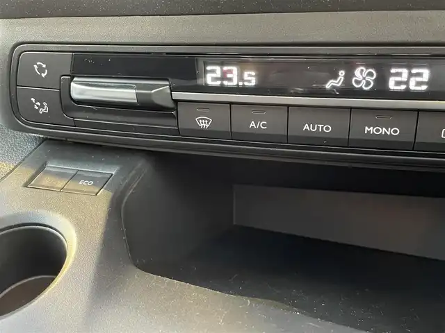 シトロエン シトロエン ベルランゴ エディション ノアール 東京都 2024(令6)年 1.8万km ノアールペルラネラ 純正ディスプレイオーディオ/パノラマルーフ/サイド／バックカメラ/Ａｐｐｌｅ　Ｃａｒ　Ｐｌａｙ/Ａｕｄｏｒｏｉｄｏ　Ａｕｔｏ/アンビエンスライト/レーンキープ/ＡＣＣ/ＢＳＭ/ＥＴＣ/スマートキー