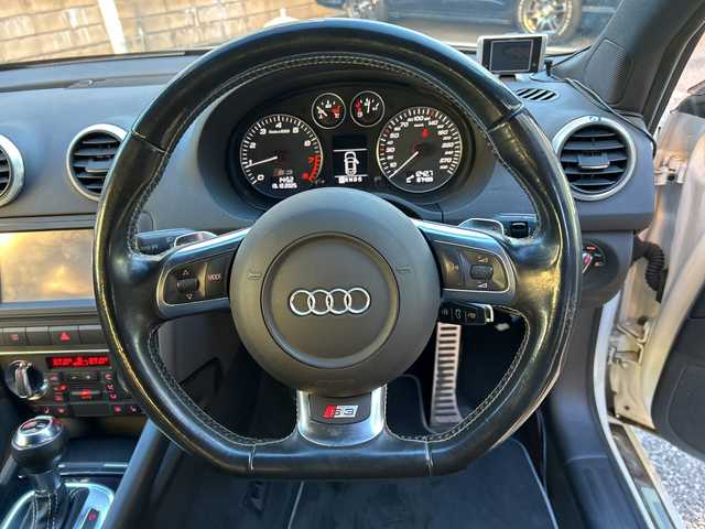 アウディ Ｓ３ スポーツバック 東京都 2009(平21)年 8.8万km 白 純正ナビ/　＜フルセグTV/DVD/CD/Bluetooth＞/ETC/ハーフレザーシート/シートヒーター/パワーシート/前方ドライブレコーダー/パドルシフト/革巻きステアリング/スペアキー/純正フロアマット/取扱説明書/保証書