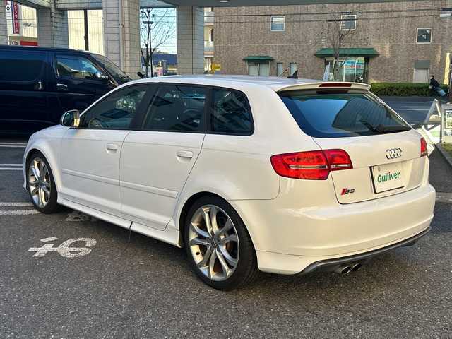 アウディ Ｓ３ スポーツバック 東京都 2009(平21)年 8.8万km 白 純正ナビ/　＜フルセグTV/DVD/CD/Bluetooth＞/ETC/ハーフレザーシート/シートヒーター/パワーシート/前方ドライブレコーダー/パドルシフト/革巻きステアリング/スペアキー/純正フロアマット/取扱説明書/保証書