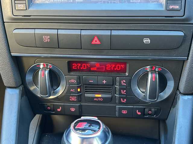 アウディ Ｓ３ スポーツバック 東京都 2009(平21)年 8.8万km 白 純正ナビ/　＜フルセグTV/DVD/CD/Bluetooth＞/ETC/ハーフレザーシート/シートヒーター/パワーシート/前方ドライブレコーダー/パドルシフト/革巻きステアリング/スペアキー/純正フロアマット/取扱説明書/保証書