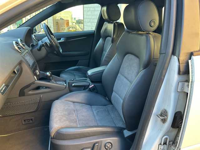 アウディ Ｓ３ スポーツバック 東京都 2009(平21)年 8.8万km 白 純正ナビ/　＜フルセグTV/DVD/CD/Bluetooth＞/ETC/ハーフレザーシート/シートヒーター/パワーシート/前方ドライブレコーダー/パドルシフト/革巻きステアリング/スペアキー/純正フロアマット/取扱説明書/保証書