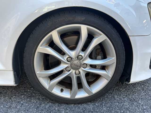 アウディ Ｓ３ スポーツバック 東京都 2009(平21)年 8.8万km 白 純正ナビ/　＜フルセグTV/DVD/CD/Bluetooth＞/ETC/ハーフレザーシート/シートヒーター/パワーシート/前方ドライブレコーダー/パドルシフト/革巻きステアリング/スペアキー/純正フロアマット/取扱説明書/保証書