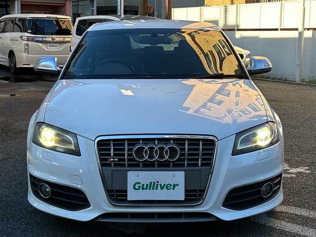 アウディ Ｓ３ スポーツバック 東京都 2009(平21)年 8.8万km 白 純正ナビ/　＜フルセグTV/DVD/CD/Bluetooth＞/ETC/ハーフレザーシート/シートヒーター/パワーシート/前方ドライブレコーダー/パドルシフト/革巻きステアリング/スペアキー/純正フロアマット/取扱説明書/保証書