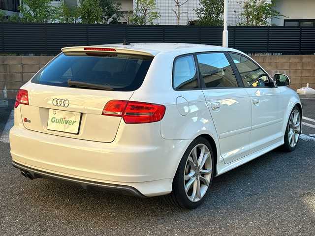 アウディ Ｓ３ スポーツバック 東京都 2009(平21)年 8.8万km 白 純正ナビ/　＜フルセグTV/DVD/CD/Bluetooth＞/ETC/ハーフレザーシート/シートヒーター/パワーシート/前方ドライブレコーダー/パドルシフト/革巻きステアリング/スペアキー/純正フロアマット/取扱説明書/保証書