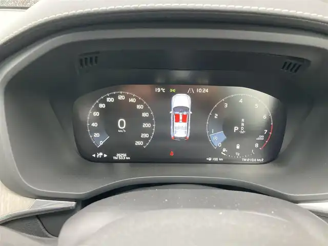 ボルボ ＸＣ６０ B5 AWD インスクリプション 岐阜県 2020(令2)年 2.7万km グレーＭ 電子制御式4輪エアサスペンション/Bowers&Wilkinsプレミアムサウンド/パノラマガラスサンルーフ/City Safety（衝突回避被害軽減ブレーキシステム）/　歩行者・サイクリスト・大型動物検知機能（夜間含む）/　インターセクションサポート（右折時対向車検知機能）/　対向車対応機能/　ステアリングサポート（衝突回避支援機能）/オンカミングレーンミティゲーション/全車速追従機能付ACC/パイロットアシスト/後車衝突回避支援機能付ブラインドスポット/レーンチェンジマージエイド/レーンキーピングエイド/フルアクティブハイビーム/360°ビューカメラ/ヘッドアップ・ディスプレイ/HDDナビゲーションシステム/12セグ地上デジタルTV/ETC2.0対応車載器