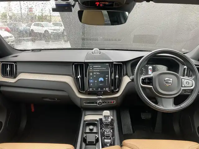 ボルボ ＸＣ６０ B5 AWD インスクリプション 岐阜県 2020(令2)年 2.7万km グレーＭ 電子制御式4輪エアサスペンション/Bowers&Wilkinsプレミアムサウンド/パノラマガラスサンルーフ/City Safety（衝突回避被害軽減ブレーキシステム）/　歩行者・サイクリスト・大型動物検知機能（夜間含む）/　インターセクションサポート（右折時対向車検知機能）/　対向車対応機能/　ステアリングサポート（衝突回避支援機能）/オンカミングレーンミティゲーション/全車速追従機能付ACC/パイロットアシスト/後車衝突回避支援機能付ブラインドスポット/レーンチェンジマージエイド/レーンキーピングエイド/フルアクティブハイビーム/360°ビューカメラ/ヘッドアップ・ディスプレイ/HDDナビゲーションシステム/12セグ地上デジタルTV/ETC2.0対応車載器