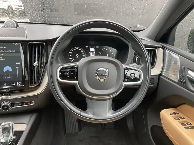 ボルボ ＸＣ６０ B5 AWD インスクリプション 岐阜県 2020(令2)年 2.7万km グレーＭ 電子制御式4輪エアサスペンション/Bowers&Wilkinsプレミアムサウンド/パノラマガラスサンルーフ/City Safety（衝突回避被害軽減ブレーキシステム）/　歩行者・サイクリスト・大型動物検知機能（夜間含む）/　インターセクションサポート（右折時対向車検知機能）/　対向車対応機能/　ステアリングサポート（衝突回避支援機能）/オンカミングレーンミティゲーション/全車速追従機能付ACC/パイロットアシスト/後車衝突回避支援機能付ブラインドスポット/レーンチェンジマージエイド/レーンキーピングエイド/フルアクティブハイビーム/360°ビューカメラ/ヘッドアップ・ディスプレイ/HDDナビゲーションシステム/12セグ地上デジタルTV/ETC2.0対応車載器
