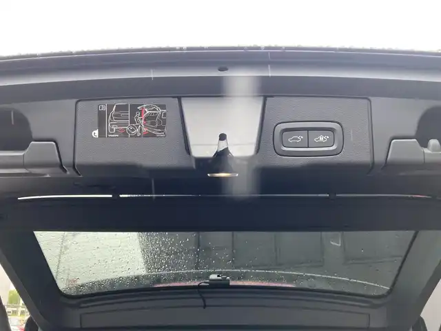 ボルボ ＸＣ６０ B5 AWD インスクリプション 岐阜県 2020(令2)年 2.7万km グレーＭ 電子制御式4輪エアサスペンション/Bowers&Wilkinsプレミアムサウンド/パノラマガラスサンルーフ/City Safety（衝突回避被害軽減ブレーキシステム）/　歩行者・サイクリスト・大型動物検知機能（夜間含む）/　インターセクションサポート（右折時対向車検知機能）/　対向車対応機能/　ステアリングサポート（衝突回避支援機能）/オンカミングレーンミティゲーション/全車速追従機能付ACC/パイロットアシスト/後車衝突回避支援機能付ブラインドスポット/レーンチェンジマージエイド/レーンキーピングエイド/フルアクティブハイビーム/360°ビューカメラ/ヘッドアップ・ディスプレイ/HDDナビゲーションシステム/12セグ地上デジタルTV/ETC2.0対応車載器