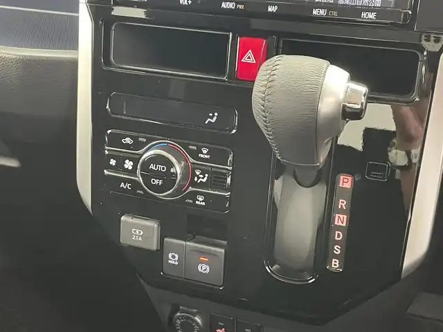 トヨタ ルーミー カスタムG 大分県 2023(令5)年 0.7万km ブラックマイカメタリック 純正９型ナビ　NSZT-Y68T/(CD/DVD/Ｂｌｕｅｔｏｏｔｈ/フルセグＴＶ/SD)/スマートアシストIII/・衝突回避支援ブレーキ機能/・衝突警報機能/・車線逸脱警報機能/・誤発進抑制制御機能/・先行車発進お知らせ機能/・コーナーセンサー/・オートハイビーム/アダプティブクルーズコントロール/パノラミックビューモニター/ビルトインＥＴＣ/ワンオーナー/寒冷地仕様/スマートキー×２/純正ドライブレコーダー/両側パワースライド/オートホールド/電動格納ウィンカーミラー/ドアバイザー/ステアリングリモコン/リアサンシェード