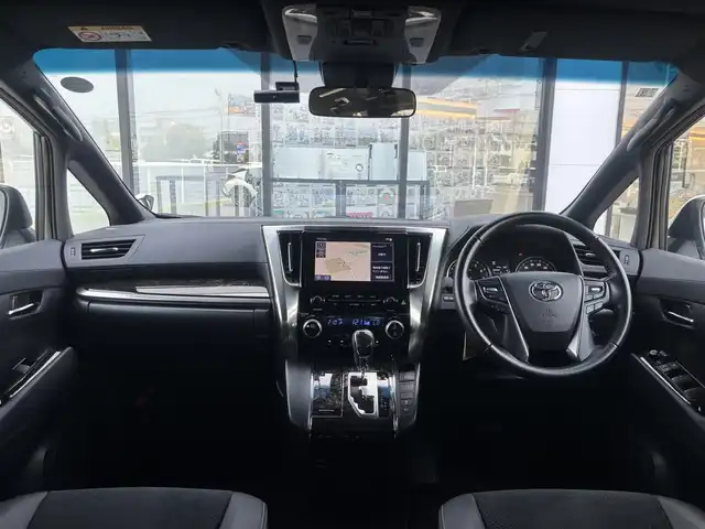 トヨタ ヴェルファイア ゴールデンアイズⅡ 千葉県 2022(令4)年 4.4万km ホワイトパールクリスタルシャイン 純正ディスプレイオーディオ/ナビキットあり/(BT/CD/DVD/AM/DM)/バックカメラ/衝突被害軽減システム/車線逸脱警報/クルーズコントロール/フリップダウンモニター/ハーフレザーシート/両側パワースライドドア/横滑り防止装置/ETC/ドライブレコーダー/LEDヘッドライト/フォグランプ/オートライト/ウィンカーミラー/電動格納ミラー/純正18インチAW/シートリフター/プッシュスタート/スマートキー/フロアマット/ドアバイザー