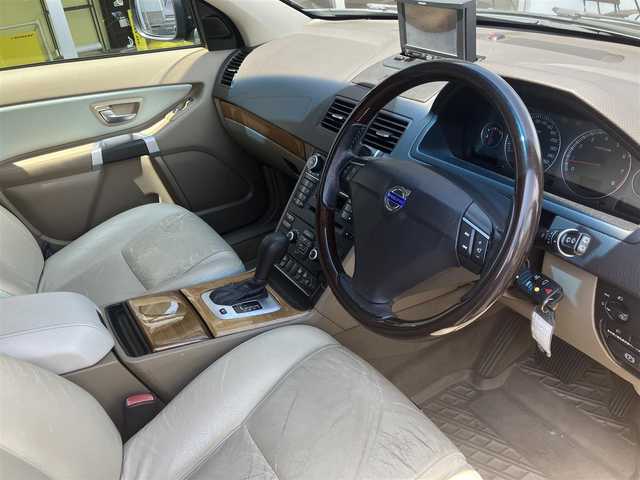 ボルボ ＸＣ９０ 3．2 山口県 2007(平19)年 12.2万km 黒 フロアマット/純正ドアバイザー/純正フォグ(前後)/純正17インチアルミ/ベージュレザーシート/フロントパワーシート/　＆シートヒーター/ルーフレール/ウィンカーミラー/パーキングアシスタンス