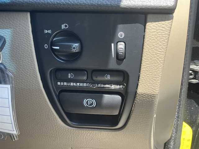 ボルボ ＸＣ９０ 3．2 山口県 2007(平19)年 12.2万km 黒 フロアマット/純正ドアバイザー/純正フォグ(前後)/純正17インチアルミ/ベージュレザーシート/フロントパワーシート/　＆シートヒーター/ルーフレール/ウィンカーミラー/パーキングアシスタンス