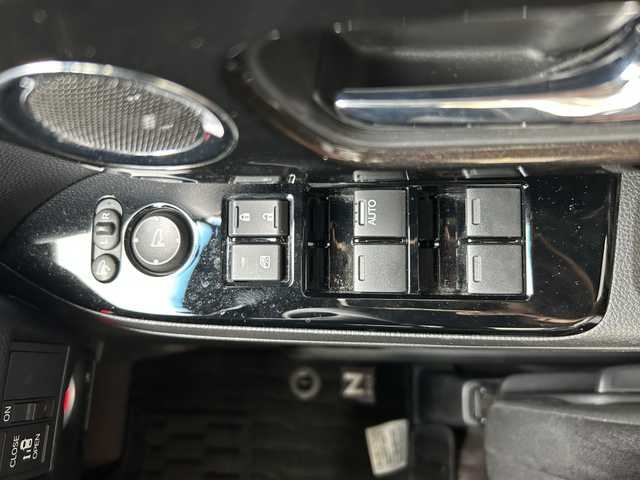 ホンダ Ｎ ＢＯＸ カスタム G L ホンダセンシング 兵庫県 2020(令2)年 3万km プラチナホワイトパール 純正8インチディーラーナビ/（CD/DVD/BT/フルセグTV）/バックカメラ/片側パワースライドドア/純正ドライブレコーダー/リア社外ドライブレコーダー/前席シートヒーター/レーダークルーズコントロール/レーンキーピングサポート/LEDヘッドライト/LEDヘッドライト/フロアマット/ドアバイザー/スマートキー/保証書/取扱説明書