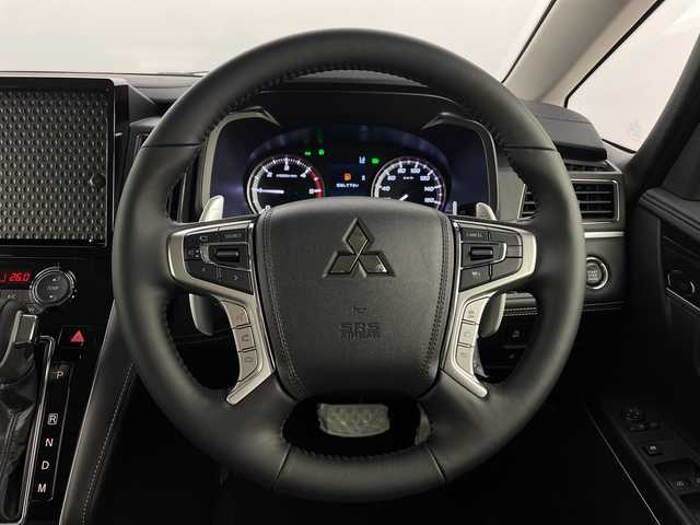 三菱 デリカＤ：５ シャモニー 新潟県 2025(令7)年 0.1千km 黒 4WD/e-Assist/登録済未使用車/マルチアラウンドモニター/両側パワースライドドア/パワーバックドア/レーダークルーズコントロール/LEDオートライト/ハーフレザーシート/シートヒーター/純正18インチアルミホイール/パドルシフト/ブラインドスポットウォーニング/ステアリングヒーター/スマートキー