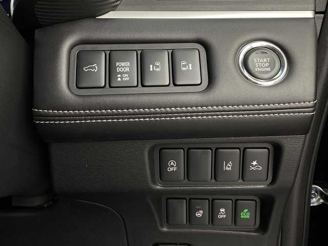 三菱 デリカＤ：５ シャモニー 新潟県 2025(令7)年 0.1千km 黒 4WD/e-Assist/登録済未使用車/マルチアラウンドモニター/両側パワースライドドア/パワーバックドア/レーダークルーズコントロール/LEDオートライト/ハーフレザーシート/シートヒーター/純正18インチアルミホイール/パドルシフト/ブラインドスポットウォーニング/ステアリングヒーター/スマートキー