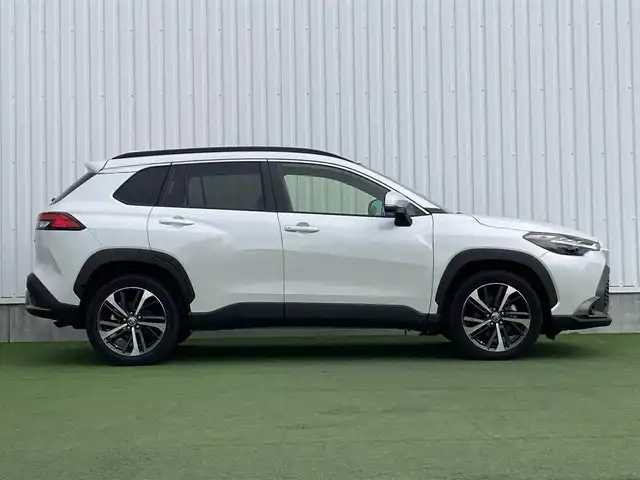 トヨタ カローラ クロス ハイブリッド Z 香川県 2023(令5)年 1.2万km プラチナホワイトパールマイカ ワンオーナー/トヨタセーフティー/・プリクラッシュ/・LTA/純正9インチDA/パノラマルーフ/バックカメラ/ハーフレザーシート/パワーシート/シートヒーター/パワーバックドア/革巻きステアリング/ステアリングリモコン/レーダークルーズ/BSM/LEDライト/スマートキー