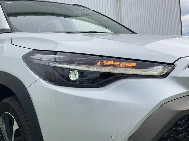トヨタ カローラ クロス ハイブリッド Z 香川県 2023(令5)年 1.2万km プラチナホワイトパールマイカ ワンオーナー/トヨタセーフティー/・プリクラッシュ/・LTA/純正9インチDA/パノラマルーフ/バックカメラ/ハーフレザーシート/パワーシート/シートヒーター/パワーバックドア/革巻きステアリング/ステアリングリモコン/レーダークルーズ/BSM/LEDライト/スマートキー