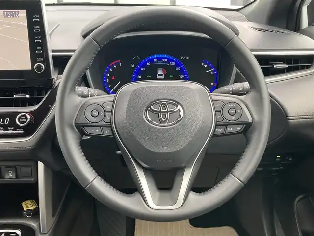 トヨタ カローラ クロス ハイブリッド Z 香川県 2023(令5)年 1.2万km プラチナホワイトパールマイカ ワンオーナー/トヨタセーフティー/・プリクラッシュ/・LTA/純正9インチDA/パノラマルーフ/バックカメラ/ハーフレザーシート/パワーシート/シートヒーター/パワーバックドア/革巻きステアリング/ステアリングリモコン/レーダークルーズ/BSM/LEDライト/スマートキー