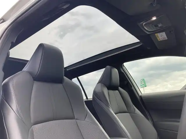 トヨタ カローラ クロス ハイブリッド Z 香川県 2023(令5)年 1.2万km プラチナホワイトパールマイカ ワンオーナー/トヨタセーフティー/・プリクラッシュ/・LTA/純正9インチDA/パノラマルーフ/バックカメラ/ハーフレザーシート/パワーシート/シートヒーター/パワーバックドア/革巻きステアリング/ステアリングリモコン/レーダークルーズ/BSM/LEDライト/スマートキー