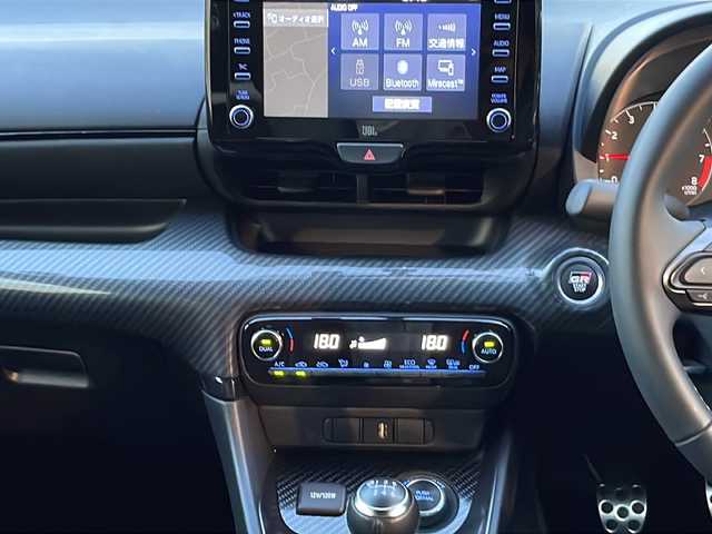 トヨタ ＧＲヤリス RZ ハイパフォーマンス 静岡県 2022(令4)年 0.6万km プラチナホワイトパールマイカ DAナビ/JBLサウンドシステム/Bluetooth/専用シート/純正18インチAW/LEDヘッドライト/オートライト/スマートキー/ビルトインETC/保証書/取説