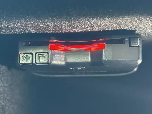 プジョー ３００８ GT ブルー HDi 愛知県 2021(令3)年 1.9万km BLANC NACRE /正規ディーラー車//禁煙車//ワンオーナー//8インチタッチスクリーンナビ//フルセグ/BT/USB//CarPlay/AndroidAuto//バックカメラ/左サイドカメラ//ETC//前後ドライブレコーダー//ワイヤレス充電//テップレザー×アルカンターラシート//D席メモリー付電動シート＆マルチポイントランバーサポート//マッサージ機能付き//シートヒーター//ハンズフリー電動テールゲート//ADAS//アクティブセーフティブレーキ//ブラインドスポットモニター//トラフィックサインインフォメーション//パーキングセンサー//疲労検知システム//レーダークルーズコントロール//スピードリミッター//フルLEDヘッドライト//フォグランプ//インテリジェントハイビーム//アダクティブライト//アンビエントライト//パドルシフト//ドライブモード//Sport/Normal/Eco/Sand/Mud/Snow//TRC//アドバンスドグリップコントロール//ルーフレール//純正18インチAW//スペアタイヤ//オートリトラクタブルウィンカーミラー//革巻きステアリング//ステアスイッチ//プッシュスタート//スペアスマートキー//純正フロアマット/ラゲージマット//保証書/取扱説明書//D記録簿R4.5.6