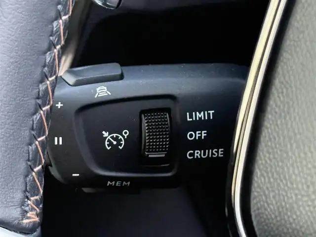 プジョー ３００８ GT ブルー HDi 愛知県 2021(令3)年 1.9万km BLANC NACRE /正規ディーラー車//禁煙車//ワンオーナー//8インチタッチスクリーンナビ//フルセグ/BT/USB//CarPlay/AndroidAuto//バックカメラ/左サイドカメラ//ETC//前後ドライブレコーダー//ワイヤレス充電//テップレザー×アルカンターラシート//D席メモリー付電動シート＆マルチポイントランバーサポート//マッサージ機能付き//シートヒーター//ハンズフリー電動テールゲート//ADAS//アクティブセーフティブレーキ//ブラインドスポットモニター//トラフィックサインインフォメーション//パーキングセンサー//疲労検知システム//レーダークルーズコントロール//スピードリミッター//フルLEDヘッドライト//フォグランプ//インテリジェントハイビーム//アダクティブライト//アンビエントライト//パドルシフト//ドライブモード//Sport/Normal/Eco/Sand/Mud/Snow//TRC//アドバンスドグリップコントロール//ルーフレール//純正18インチAW//スペアタイヤ//オートリトラクタブルウィンカーミラー//革巻きステアリング//ステアスイッチ//プッシュスタート//スペアスマートキー//純正フロアマット/ラゲージマット//保証書/取扱説明書//D記録簿R4.5.6