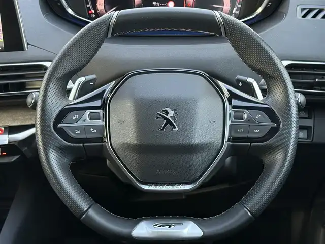 プジョー ３００８ GT ブルー HDi 愛知県 2021(令3)年 1.9万km BLANC NACRE /正規ディーラー車//禁煙車//ワンオーナー//8インチタッチスクリーンナビ//フルセグ/BT/USB//CarPlay/AndroidAuto//バックカメラ/左サイドカメラ//ETC//前後ドライブレコーダー//ワイヤレス充電//テップレザー×アルカンターラシート//D席メモリー付電動シート＆マルチポイントランバーサポート//マッサージ機能付き//シートヒーター//ハンズフリー電動テールゲート//ADAS//アクティブセーフティブレーキ//ブラインドスポットモニター//トラフィックサインインフォメーション//パーキングセンサー//疲労検知システム//レーダークルーズコントロール//スピードリミッター//フルLEDヘッドライト//フォグランプ//インテリジェントハイビーム//アダクティブライト//アンビエントライト//パドルシフト//ドライブモード//Sport/Normal/Eco/Sand/Mud/Snow//TRC//アドバンスドグリップコントロール//ルーフレール//純正18インチAW//スペアタイヤ//オートリトラクタブルウィンカーミラー//革巻きステアリング//ステアスイッチ//プッシュスタート//スペアスマートキー//純正フロアマット/ラゲージマット//保証書/取扱説明書//D記録簿R4.5.6