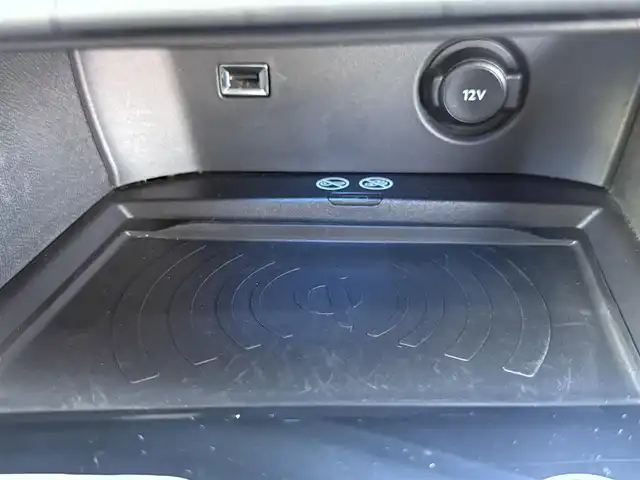 プジョー ３００８ GT ブルー HDi 愛知県 2021(令3)年 1.9万km BLANC NACRE /正規ディーラー車//禁煙車//ワンオーナー//8インチタッチスクリーンナビ//フルセグ/BT/USB//CarPlay/AndroidAuto//バックカメラ/左サイドカメラ//ETC//前後ドライブレコーダー//ワイヤレス充電//テップレザー×アルカンターラシート//D席メモリー付電動シート＆マルチポイントランバーサポート//マッサージ機能付き//シートヒーター//ハンズフリー電動テールゲート//ADAS//アクティブセーフティブレーキ//ブラインドスポットモニター//トラフィックサインインフォメーション//パーキングセンサー//疲労検知システム//レーダークルーズコントロール//スピードリミッター//フルLEDヘッドライト//フォグランプ//インテリジェントハイビーム//アダクティブライト//アンビエントライト//パドルシフト//ドライブモード//Sport/Normal/Eco/Sand/Mud/Snow//TRC//アドバンスドグリップコントロール//ルーフレール//純正18インチAW//スペアタイヤ//オートリトラクタブルウィンカーミラー//革巻きステアリング//ステアスイッチ//プッシュスタート//スペアスマートキー//純正フロアマット/ラゲージマット//保証書/取扱説明書//D記録簿R4.5.6