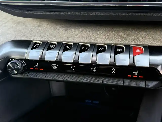 プジョー ３００８ GT ブルー HDi 愛知県 2021(令3)年 1.9万km BLANC NACRE /正規ディーラー車//禁煙車//ワンオーナー//8インチタッチスクリーンナビ//フルセグ/BT/USB//CarPlay/AndroidAuto//バックカメラ/左サイドカメラ//ETC//前後ドライブレコーダー//ワイヤレス充電//テップレザー×アルカンターラシート//D席メモリー付電動シート＆マルチポイントランバーサポート//マッサージ機能付き//シートヒーター//ハンズフリー電動テールゲート//ADAS//アクティブセーフティブレーキ//ブラインドスポットモニター//トラフィックサインインフォメーション//パーキングセンサー//疲労検知システム//レーダークルーズコントロール//スピードリミッター//フルLEDヘッドライト//フォグランプ//インテリジェントハイビーム//アダクティブライト//アンビエントライト//パドルシフト//ドライブモード//Sport/Normal/Eco/Sand/Mud/Snow//TRC//アドバンスドグリップコントロール//ルーフレール//純正18インチAW//スペアタイヤ//オートリトラクタブルウィンカーミラー//革巻きステアリング//ステアスイッチ//プッシュスタート//スペアスマートキー//純正フロアマット/ラゲージマット//保証書/取扱説明書//D記録簿R4.5.6