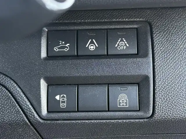 プジョー ３００８ GT ブルー HDi 愛知県 2021(令3)年 1.9万km BLANC NACRE /正規ディーラー車//禁煙車//ワンオーナー//8インチタッチスクリーンナビ//フルセグ/BT/USB//CarPlay/AndroidAuto//バックカメラ/左サイドカメラ//ETC//前後ドライブレコーダー//ワイヤレス充電//テップレザー×アルカンターラシート//D席メモリー付電動シート＆マルチポイントランバーサポート//マッサージ機能付き//シートヒーター//ハンズフリー電動テールゲート//ADAS//アクティブセーフティブレーキ//ブラインドスポットモニター//トラフィックサインインフォメーション//パーキングセンサー//疲労検知システム//レーダークルーズコントロール//スピードリミッター//フルLEDヘッドライト//フォグランプ//インテリジェントハイビーム//アダクティブライト//アンビエントライト//パドルシフト//ドライブモード//Sport/Normal/Eco/Sand/Mud/Snow//TRC//アドバンスドグリップコントロール//ルーフレール//純正18インチAW//スペアタイヤ//オートリトラクタブルウィンカーミラー//革巻きステアリング//ステアスイッチ//プッシュスタート//スペアスマートキー//純正フロアマット/ラゲージマット//保証書/取扱説明書//D記録簿R4.5.6