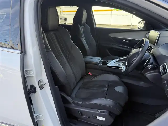 プジョー ３００８ GT ブルー HDi 愛知県 2021(令3)年 1.9万km BLANC NACRE /正規ディーラー車//禁煙車//ワンオーナー//8インチタッチスクリーンナビ//フルセグ/BT/USB//CarPlay/AndroidAuto//バックカメラ/左サイドカメラ//ETC//前後ドライブレコーダー//ワイヤレス充電//テップレザー×アルカンターラシート//D席メモリー付電動シート＆マルチポイントランバーサポート//マッサージ機能付き//シートヒーター//ハンズフリー電動テールゲート//ADAS//アクティブセーフティブレーキ//ブラインドスポットモニター//トラフィックサインインフォメーション//パーキングセンサー//疲労検知システム//レーダークルーズコントロール//スピードリミッター//フルLEDヘッドライト//フォグランプ//インテリジェントハイビーム//アダクティブライト//アンビエントライト//パドルシフト//ドライブモード//Sport/Normal/Eco/Sand/Mud/Snow//TRC//アドバンスドグリップコントロール//ルーフレール//純正18インチAW//スペアタイヤ//オートリトラクタブルウィンカーミラー//革巻きステアリング//ステアスイッチ//プッシュスタート//スペアスマートキー//純正フロアマット/ラゲージマット//保証書/取扱説明書//D記録簿R4.5.6