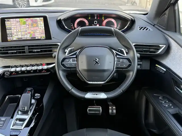 プジョー ３００８ GT ブルー HDi 愛知県 2021(令3)年 1.9万km BLANC NACRE /正規ディーラー車//禁煙車//ワンオーナー//8インチタッチスクリーンナビ//フルセグ/BT/USB//CarPlay/AndroidAuto//バックカメラ/左サイドカメラ//ETC//前後ドライブレコーダー//ワイヤレス充電//テップレザー×アルカンターラシート//D席メモリー付電動シート＆マルチポイントランバーサポート//マッサージ機能付き//シートヒーター//ハンズフリー電動テールゲート//ADAS//アクティブセーフティブレーキ//ブラインドスポットモニター//トラフィックサインインフォメーション//パーキングセンサー//疲労検知システム//レーダークルーズコントロール//スピードリミッター//フルLEDヘッドライト//フォグランプ//インテリジェントハイビーム//アダクティブライト//アンビエントライト//パドルシフト//ドライブモード//Sport/Normal/Eco/Sand/Mud/Snow//TRC//アドバンスドグリップコントロール//ルーフレール//純正18インチAW//スペアタイヤ//オートリトラクタブルウィンカーミラー//革巻きステアリング//ステアスイッチ//プッシュスタート//スペアスマートキー//純正フロアマット/ラゲージマット//保証書/取扱説明書//D記録簿R4.5.6