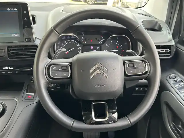 シトロエン シトロエン ベルランゴ シャイン ブルーHDi 福岡県 2022(令4)年 1.4万km サーブル ワンオーナー/純正ナビ（AM/FM/USB/iPod)/ブラインドスポットモニター/バックカメラ/パノラミックガラスルーフ/前後ドライブレコーダー/アクティブクルーズコントロール/ルーフレール/ETC/本革巻きステアリング/アクティブセーフティブレーキ/トラクションコントロール/インテリジェントハイビーム/パーキングセンサー/両側スライドドア/純正フロアマット/純正15インチアルミホイール/スペアキー×１/取扱説明書/保証書