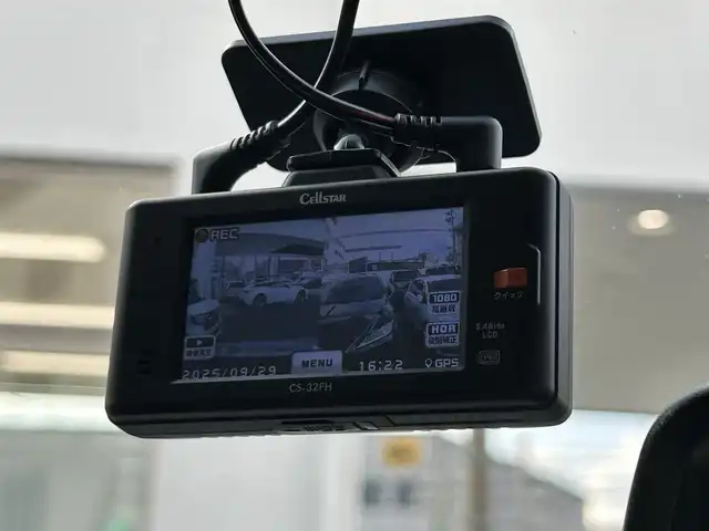 シトロエン シトロエン ベルランゴ シャイン ブルーHDi 福岡県 2022(令4)年 1.4万km サーブル ワンオーナー/純正ナビ（AM/FM/USB/iPod)/ブラインドスポットモニター/バックカメラ/パノラミックガラスルーフ/前後ドライブレコーダー/アクティブクルーズコントロール/ルーフレール/ETC/本革巻きステアリング/アクティブセーフティブレーキ/トラクションコントロール/インテリジェントハイビーム/パーキングセンサー/両側スライドドア/純正フロアマット/純正15インチアルミホイール/スペアキー×１/取扱説明書/保証書