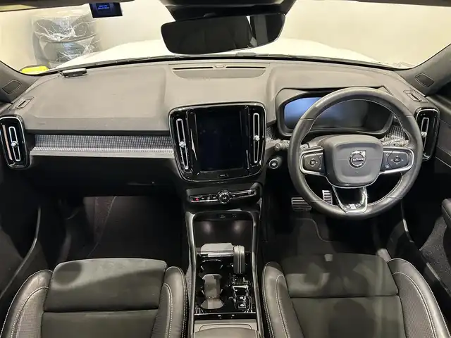 ボルボ ＸＣ４０ T4 AWD Rデザイン 岐阜県 2020(令2)年 2.3万km パール ワンオーナー/HDDナビゲーションシステム/　フルセグTV　Bluetooth　Applecarplay　AndroidAuto/歩行者サイクリスト大型動物検知機能/全車速追従機能付ACC/右折時対向車検知機能/被追突時警告機能/クロストラフィックアラート/ブラインドスポットインフォメーションシステム/レーンチェンジマージエイド/パイロットアシスト　車線維持支援機能/レーンキーピングエイド/対向車線衝突回避支援機能/ロードサインインフォメーション/360°ビューカメラ/パークアシストパイロット/電動プリクラッシュテンショナー付フロントシートベルト/衝撃吸収機構付フロントシート