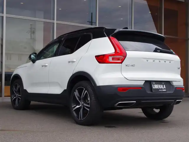 ボルボ ＸＣ４０ T4 AWD Rデザイン 岐阜県 2020(令2)年 2.3万km パール ワンオーナー/HDDナビゲーションシステム/　フルセグTV　Bluetooth　Applecarplay　AndroidAuto/歩行者サイクリスト大型動物検知機能/全車速追従機能付ACC/右折時対向車検知機能/被追突時警告機能/クロストラフィックアラート/ブラインドスポットインフォメーションシステム/レーンチェンジマージエイド/パイロットアシスト　車線維持支援機能/レーンキーピングエイド/対向車線衝突回避支援機能/ロードサインインフォメーション/360°ビューカメラ/パークアシストパイロット/電動プリクラッシュテンショナー付フロントシートベルト/衝撃吸収機構付フロントシート