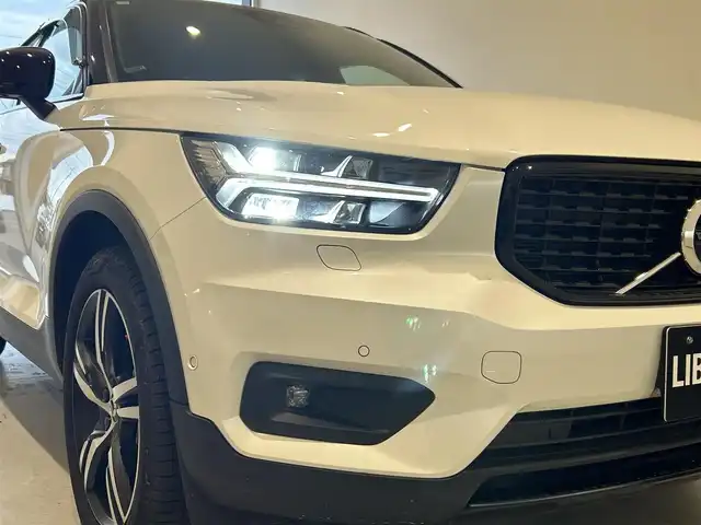 ボルボ ＸＣ４０ T4 AWD Rデザイン 岐阜県 2020(令2)年 2.3万km パール ワンオーナー/HDDナビゲーションシステム/　フルセグTV　Bluetooth　Applecarplay　AndroidAuto/歩行者サイクリスト大型動物検知機能/全車速追従機能付ACC/右折時対向車検知機能/被追突時警告機能/クロストラフィックアラート/ブラインドスポットインフォメーションシステム/レーンチェンジマージエイド/パイロットアシスト　車線維持支援機能/レーンキーピングエイド/対向車線衝突回避支援機能/ロードサインインフォメーション/360°ビューカメラ/パークアシストパイロット/電動プリクラッシュテンショナー付フロントシートベルト/衝撃吸収機構付フロントシート