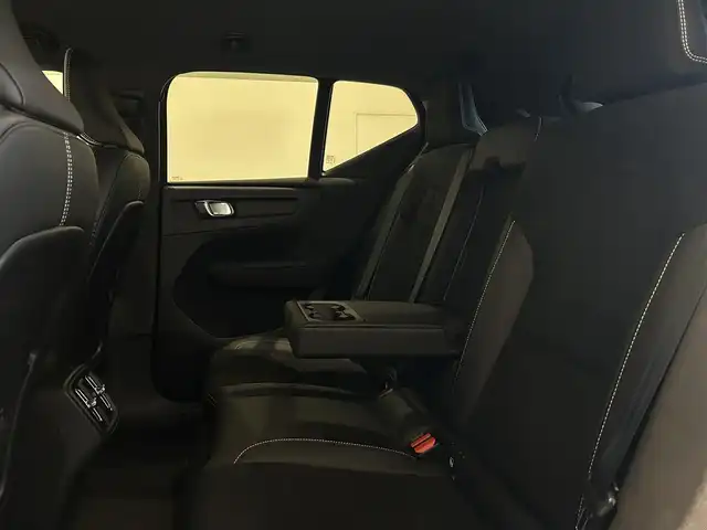 ボルボ ＸＣ４０ T4 AWD Rデザイン 岐阜県 2020(令2)年 2.3万km パール ワンオーナー/HDDナビゲーションシステム/　フルセグTV　Bluetooth　Applecarplay　AndroidAuto/歩行者サイクリスト大型動物検知機能/全車速追従機能付ACC/右折時対向車検知機能/被追突時警告機能/クロストラフィックアラート/ブラインドスポットインフォメーションシステム/レーンチェンジマージエイド/パイロットアシスト　車線維持支援機能/レーンキーピングエイド/対向車線衝突回避支援機能/ロードサインインフォメーション/360°ビューカメラ/パークアシストパイロット/電動プリクラッシュテンショナー付フロントシートベルト/衝撃吸収機構付フロントシート