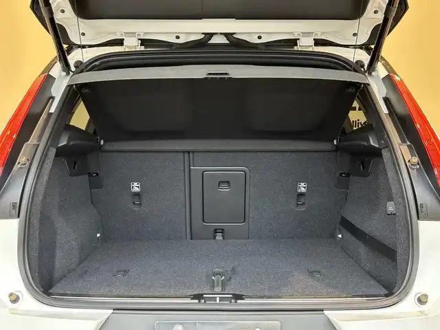 ボルボ ＸＣ４０ T4 AWD Rデザイン 岐阜県 2020(令2)年 2.3万km パール ワンオーナー/HDDナビゲーションシステム/　フルセグTV　Bluetooth　Applecarplay　AndroidAuto/歩行者サイクリスト大型動物検知機能/全車速追従機能付ACC/右折時対向車検知機能/被追突時警告機能/クロストラフィックアラート/ブラインドスポットインフォメーションシステム/レーンチェンジマージエイド/パイロットアシスト　車線維持支援機能/レーンキーピングエイド/対向車線衝突回避支援機能/ロードサインインフォメーション/360°ビューカメラ/パークアシストパイロット/電動プリクラッシュテンショナー付フロントシートベルト/衝撃吸収機構付フロントシート