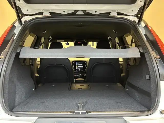ボルボ ＸＣ４０ T4 AWD Rデザイン 岐阜県 2020(令2)年 2.3万km パール ワンオーナー/HDDナビゲーションシステム/　フルセグTV　Bluetooth　Applecarplay　AndroidAuto/歩行者サイクリスト大型動物検知機能/全車速追従機能付ACC/右折時対向車検知機能/被追突時警告機能/クロストラフィックアラート/ブラインドスポットインフォメーションシステム/レーンチェンジマージエイド/パイロットアシスト　車線維持支援機能/レーンキーピングエイド/対向車線衝突回避支援機能/ロードサインインフォメーション/360°ビューカメラ/パークアシストパイロット/電動プリクラッシュテンショナー付フロントシートベルト/衝撃吸収機構付フロントシート