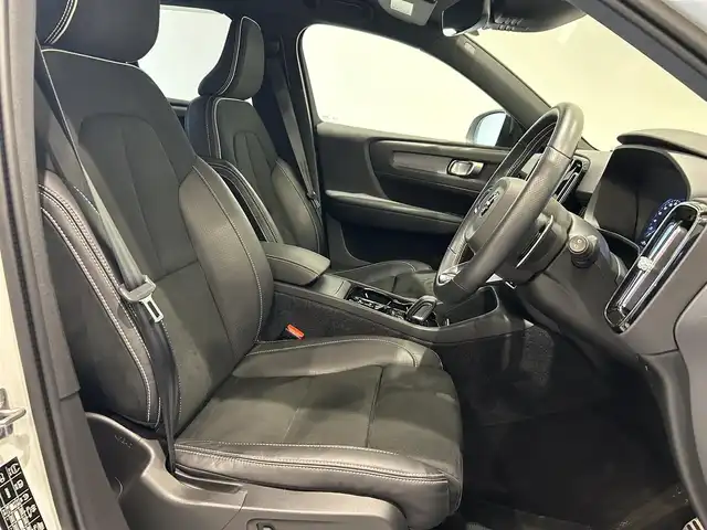ボルボ ＸＣ４０ T4 AWD Rデザイン 岐阜県 2020(令2)年 2.3万km パール ワンオーナー/HDDナビゲーションシステム/　フルセグTV　Bluetooth　Applecarplay　AndroidAuto/歩行者サイクリスト大型動物検知機能/全車速追従機能付ACC/右折時対向車検知機能/被追突時警告機能/クロストラフィックアラート/ブラインドスポットインフォメーションシステム/レーンチェンジマージエイド/パイロットアシスト　車線維持支援機能/レーンキーピングエイド/対向車線衝突回避支援機能/ロードサインインフォメーション/360°ビューカメラ/パークアシストパイロット/電動プリクラッシュテンショナー付フロントシートベルト/衝撃吸収機構付フロントシート