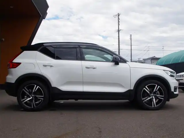 ボルボ ＸＣ４０ T4 AWD Rデザイン 岐阜県 2020(令2)年 2.3万km パール ワンオーナー/HDDナビゲーションシステム/　フルセグTV　Bluetooth　Applecarplay　AndroidAuto/歩行者サイクリスト大型動物検知機能/全車速追従機能付ACC/右折時対向車検知機能/被追突時警告機能/クロストラフィックアラート/ブラインドスポットインフォメーションシステム/レーンチェンジマージエイド/パイロットアシスト　車線維持支援機能/レーンキーピングエイド/対向車線衝突回避支援機能/ロードサインインフォメーション/360°ビューカメラ/パークアシストパイロット/電動プリクラッシュテンショナー付フロントシートベルト/衝撃吸収機構付フロントシート
