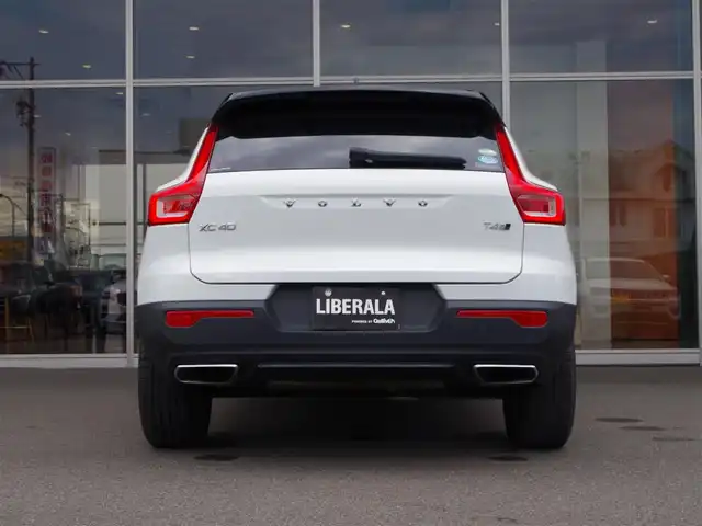ボルボ ＸＣ４０ T4 AWD Rデザイン 岐阜県 2020(令2)年 2.3万km パール ワンオーナー/HDDナビゲーションシステム/　フルセグTV　Bluetooth　Applecarplay　AndroidAuto/歩行者サイクリスト大型動物検知機能/全車速追従機能付ACC/右折時対向車検知機能/被追突時警告機能/クロストラフィックアラート/ブラインドスポットインフォメーションシステム/レーンチェンジマージエイド/パイロットアシスト　車線維持支援機能/レーンキーピングエイド/対向車線衝突回避支援機能/ロードサインインフォメーション/360°ビューカメラ/パークアシストパイロット/電動プリクラッシュテンショナー付フロントシートベルト/衝撃吸収機構付フロントシート